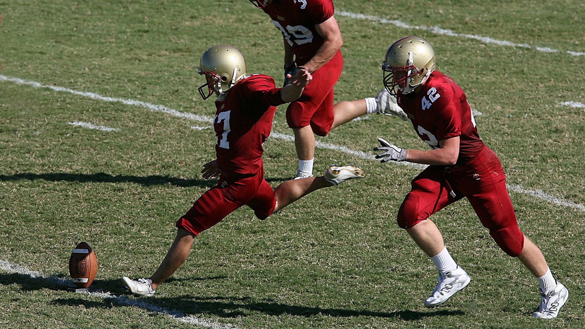 五大联赛争冠球队的防守区域战术差异分析,五大联赛各球队的关系